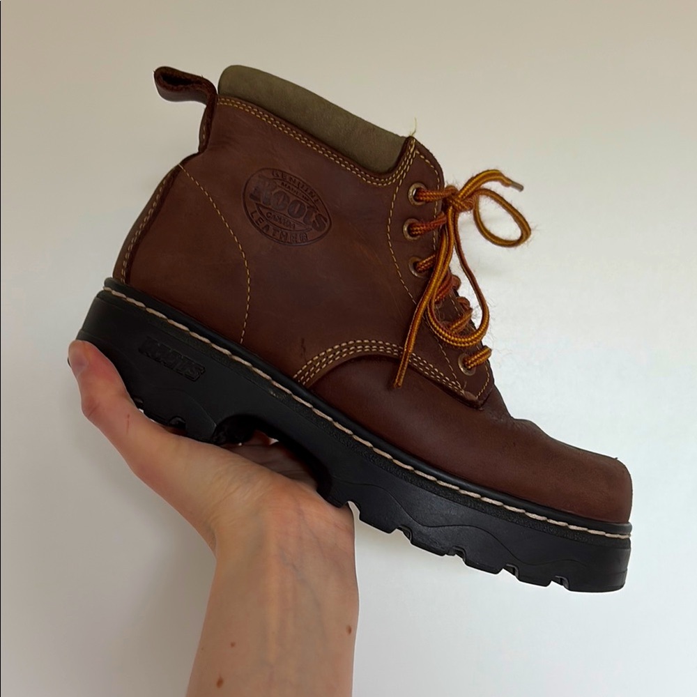 Roots TUFF brown leather lace-up boots, made in Canada 🇨🇦